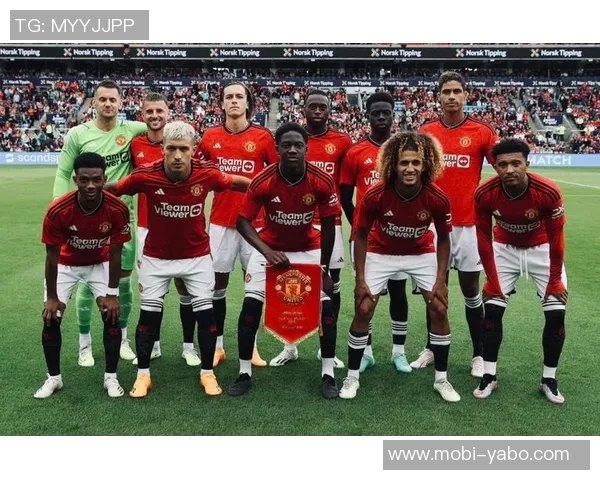 曼联全队提前抵达埃兰路球场备战客战利兹联赛事