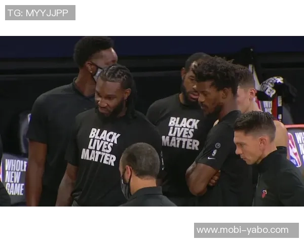 艾纳维争顶头球意外受伤眉骨破裂大量出血引发关注 艾纳维争顶头球意外受伤眉骨破裂大量出血引发关注